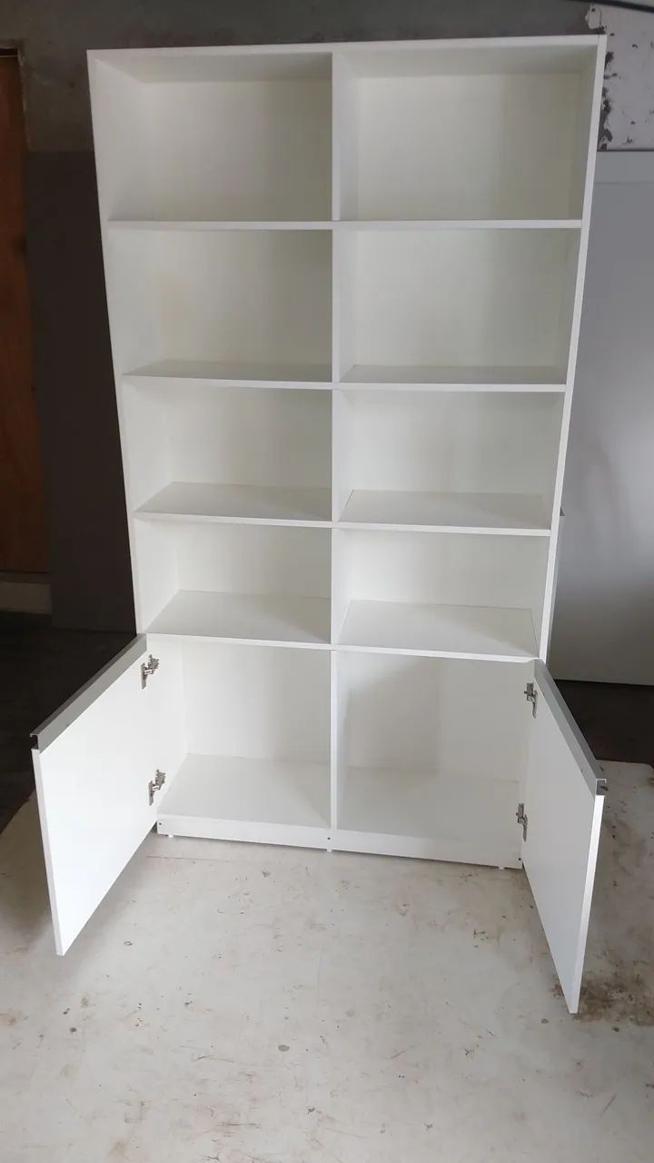 Estante multi uso com portas