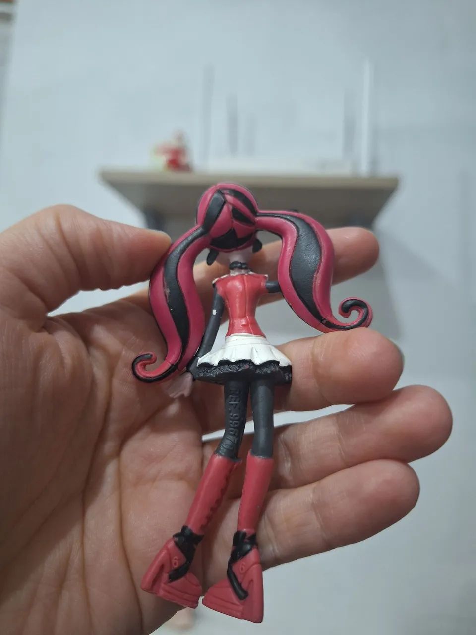 Mini boneca Draculaura Monster High G1 Importada - Foto 3