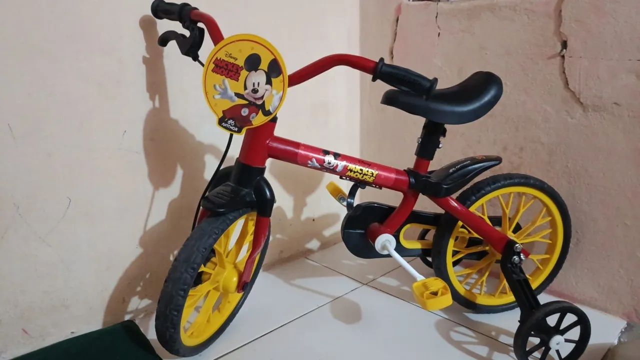 Vende se uma bicicleta infantil 