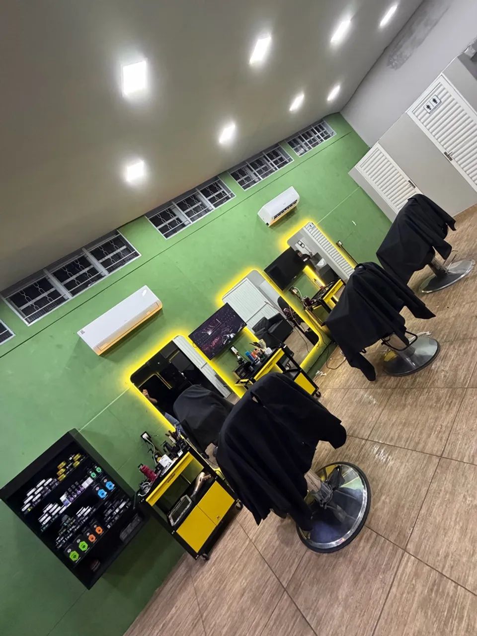 ? BARBEARIA COMPLETA À VENDA - PRONTA PARA TRABALHAR - Foto 3
