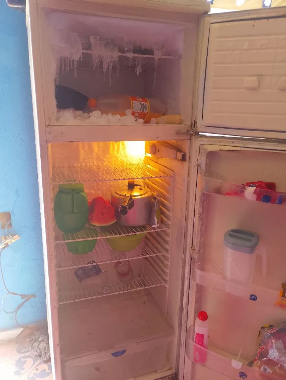 Vende se essa jaladeira top semi nova  - Foto 4