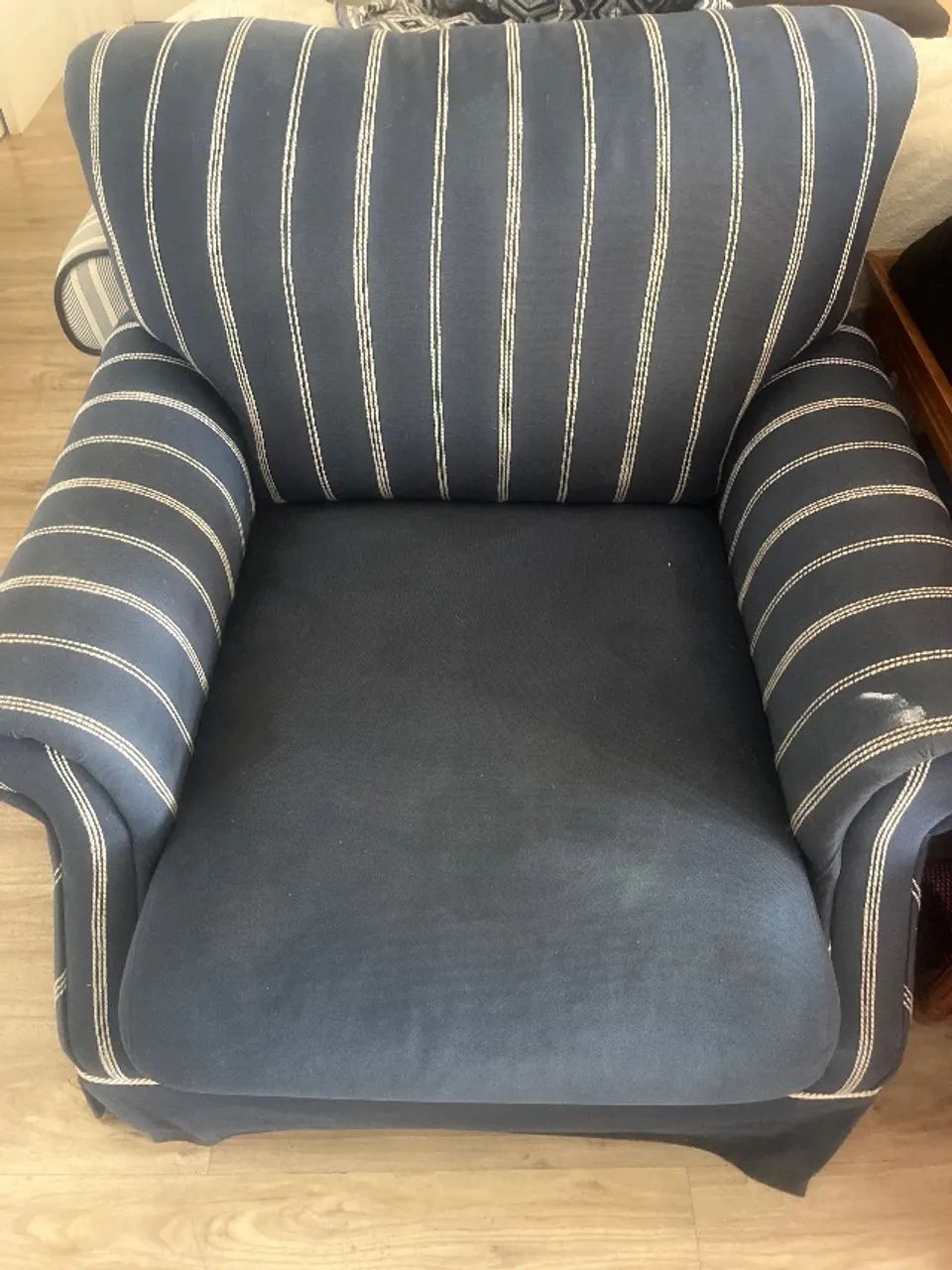 Poltrona- Estilo Clássico para sala de estar  - Foto 2