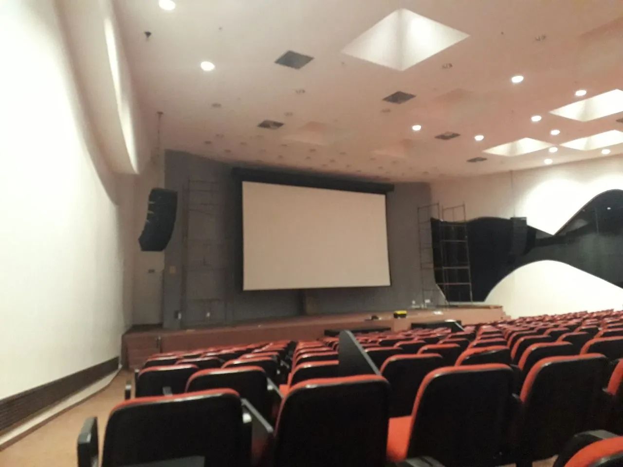 Tela de projeção elétrica 250" - Foto 2