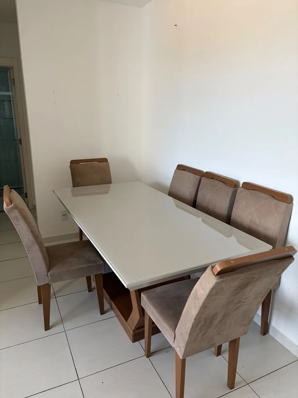 Mesa e cadeira
