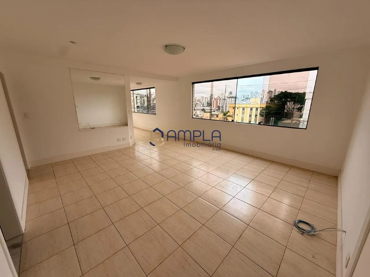 APTO PARA ALUGAR NO ESTORIL