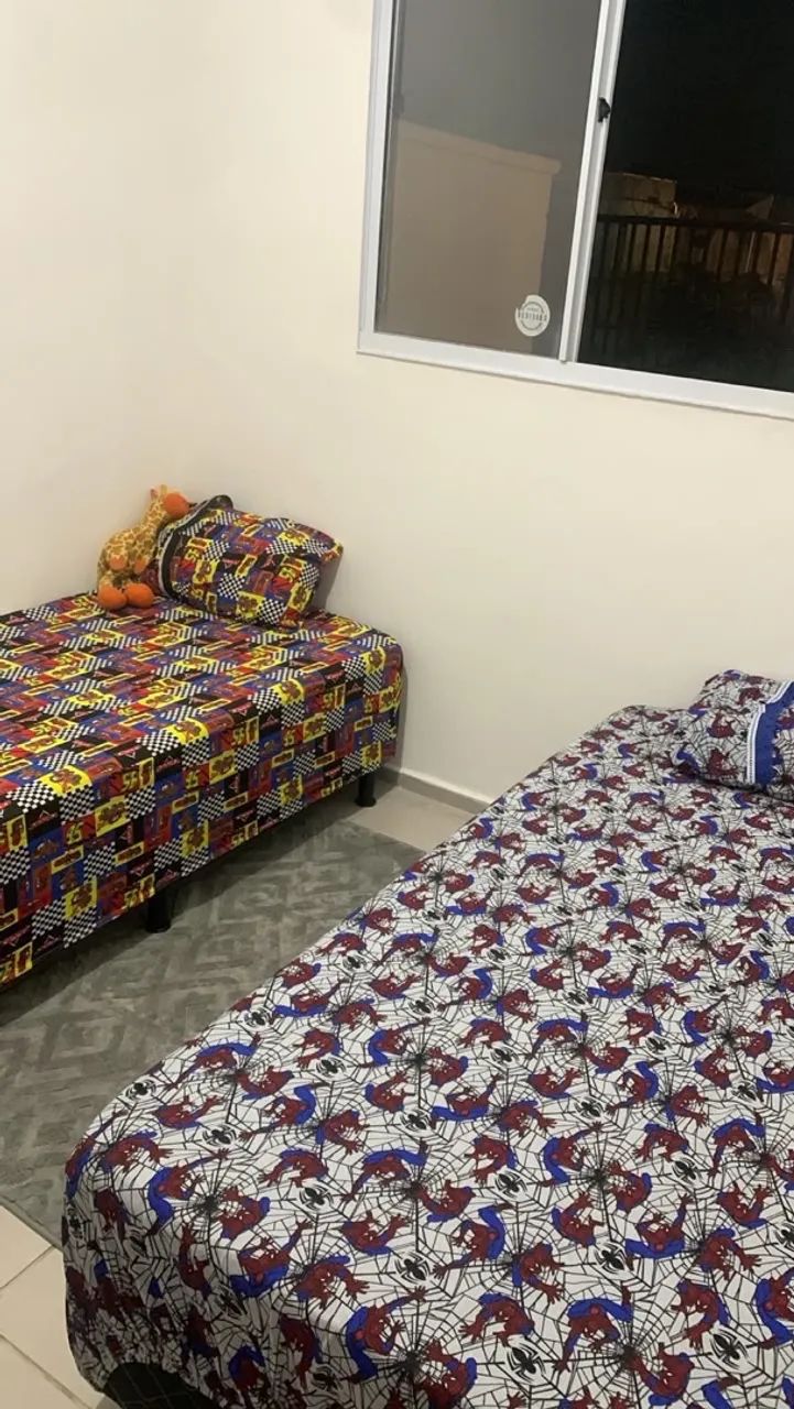 Cama BOX solteiro c/ colchão acoplado. 