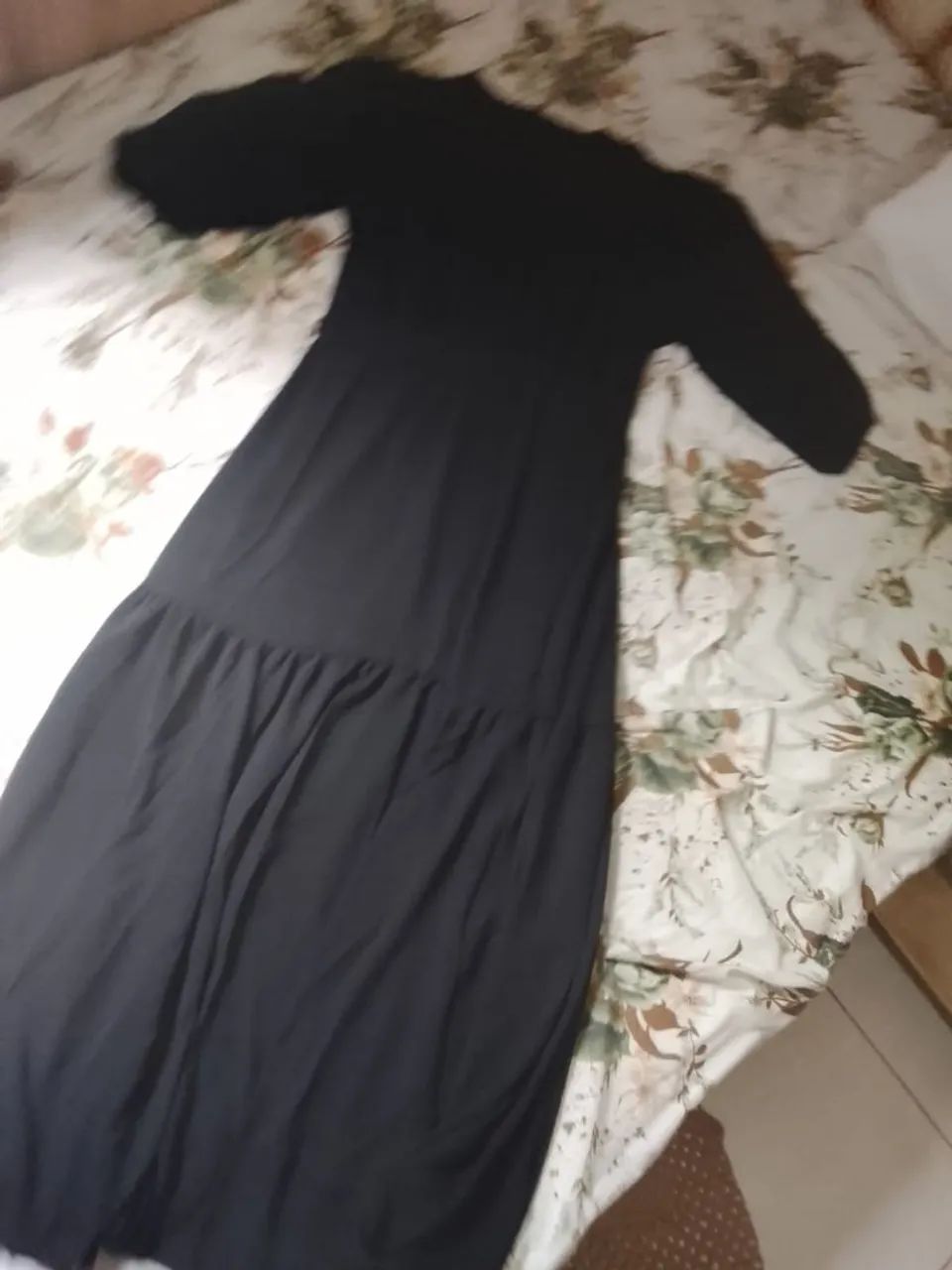 Vestido Preto Longo com Aberturas 
