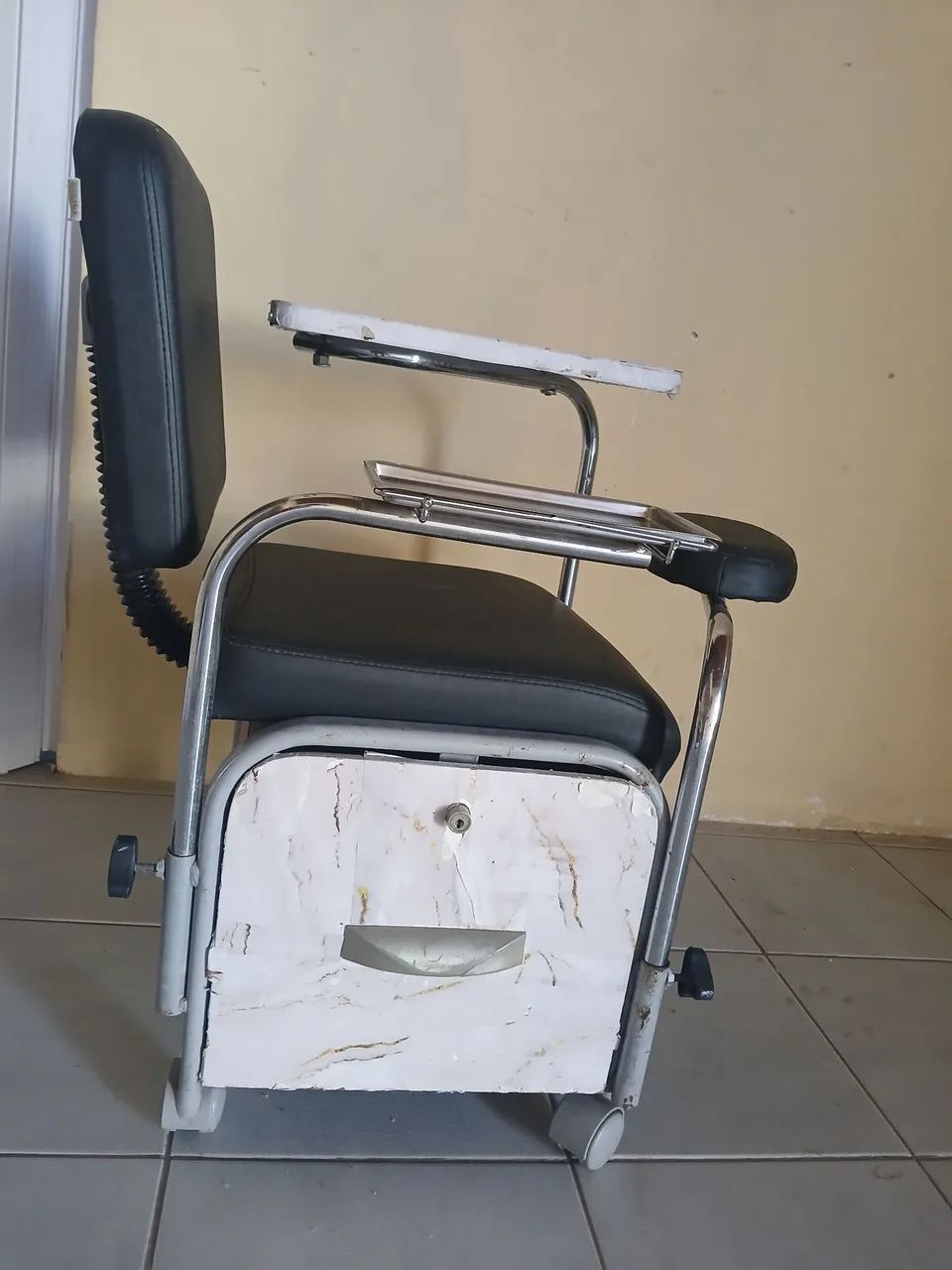 Mesa de manicure,prática e ideal para seu espaço de beleza 