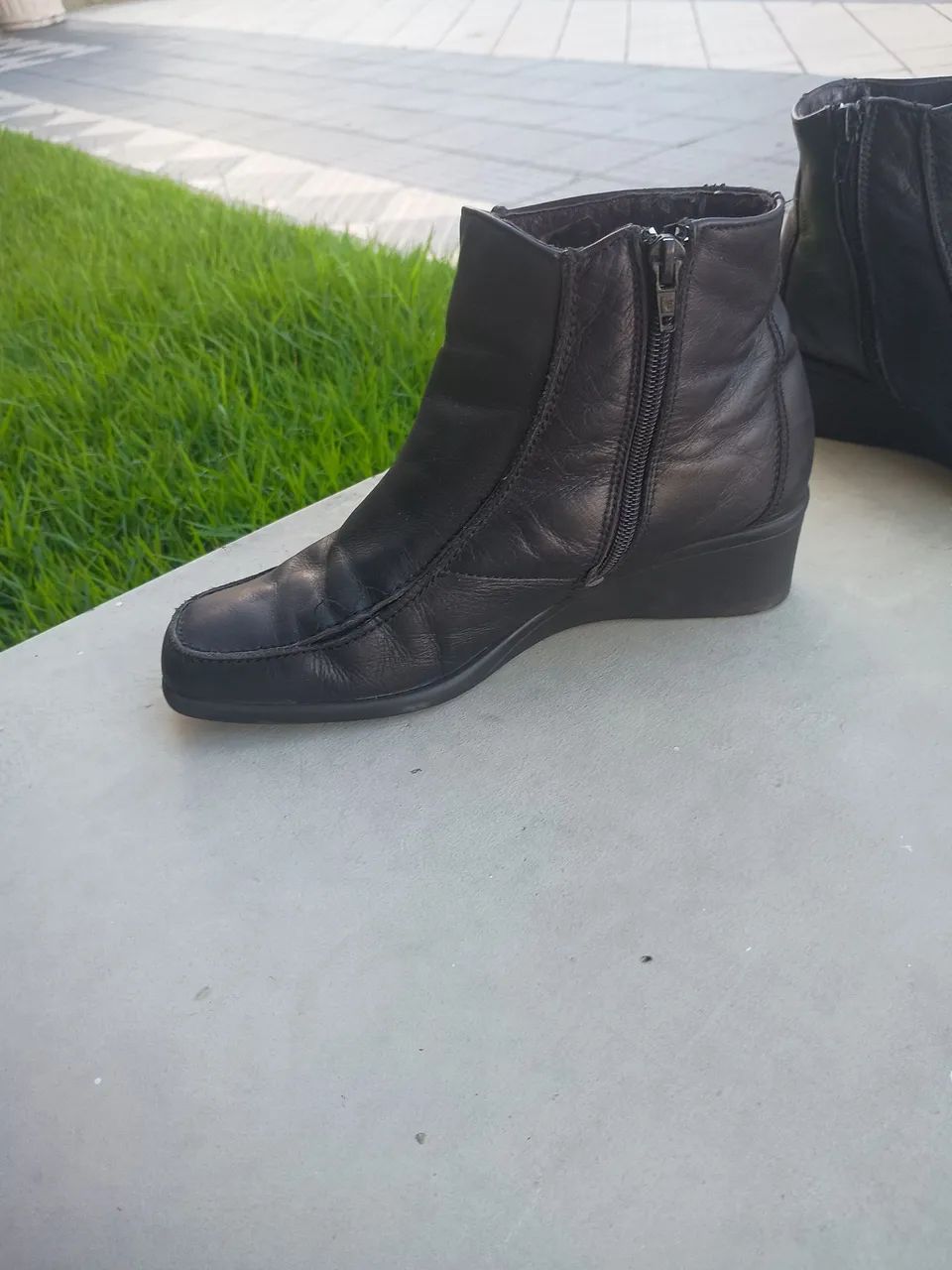 Bota de couro cano curto 