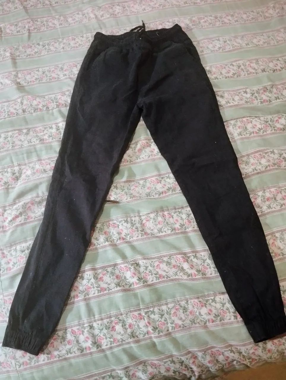 Calça jogger masculina tamanho M preta - Foto 2