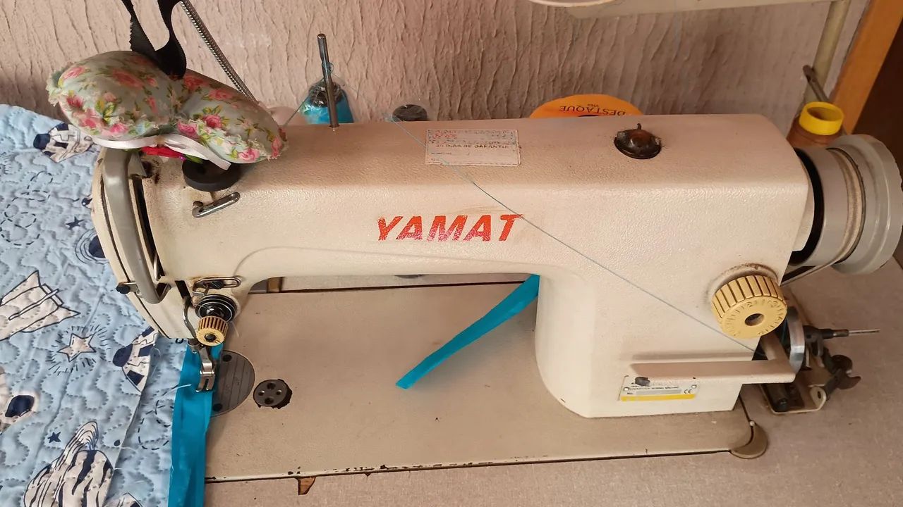 Vendo máquina de costura reta e overloque em bom estado. - Foto 3