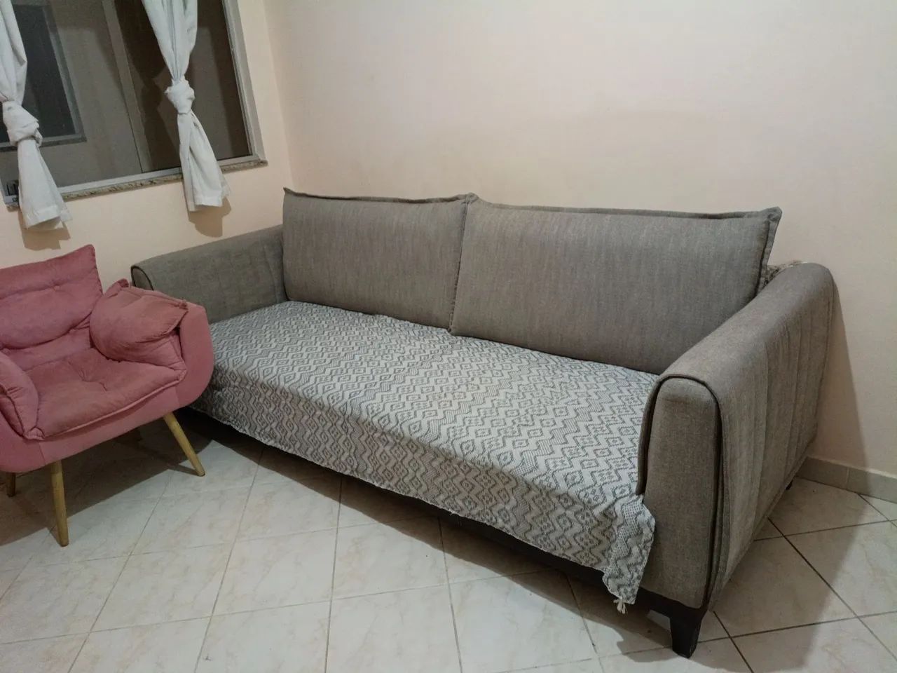 SOFA EM LINHO 