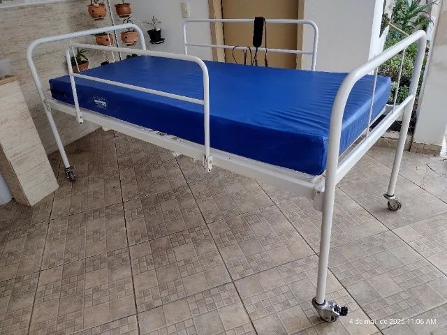 Cama hospitalar com controle