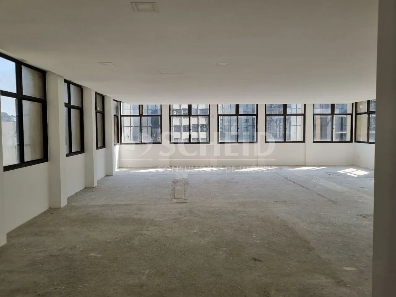Conjunto comercial para locação na Vila Olímpia com 230m², 3 banheiros, 5 vagas, ar-condic
