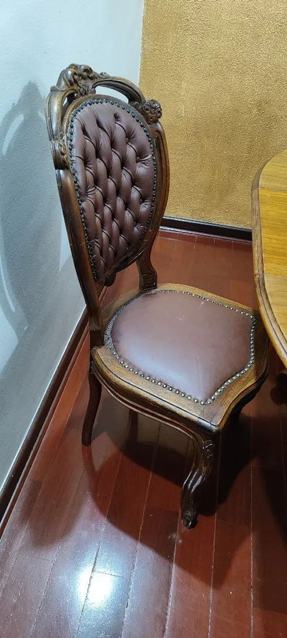 Conjunto de Jantar Clássico em Madeira Maciça (Mesa Extensível + 4 Cadeiras) - Foto 4