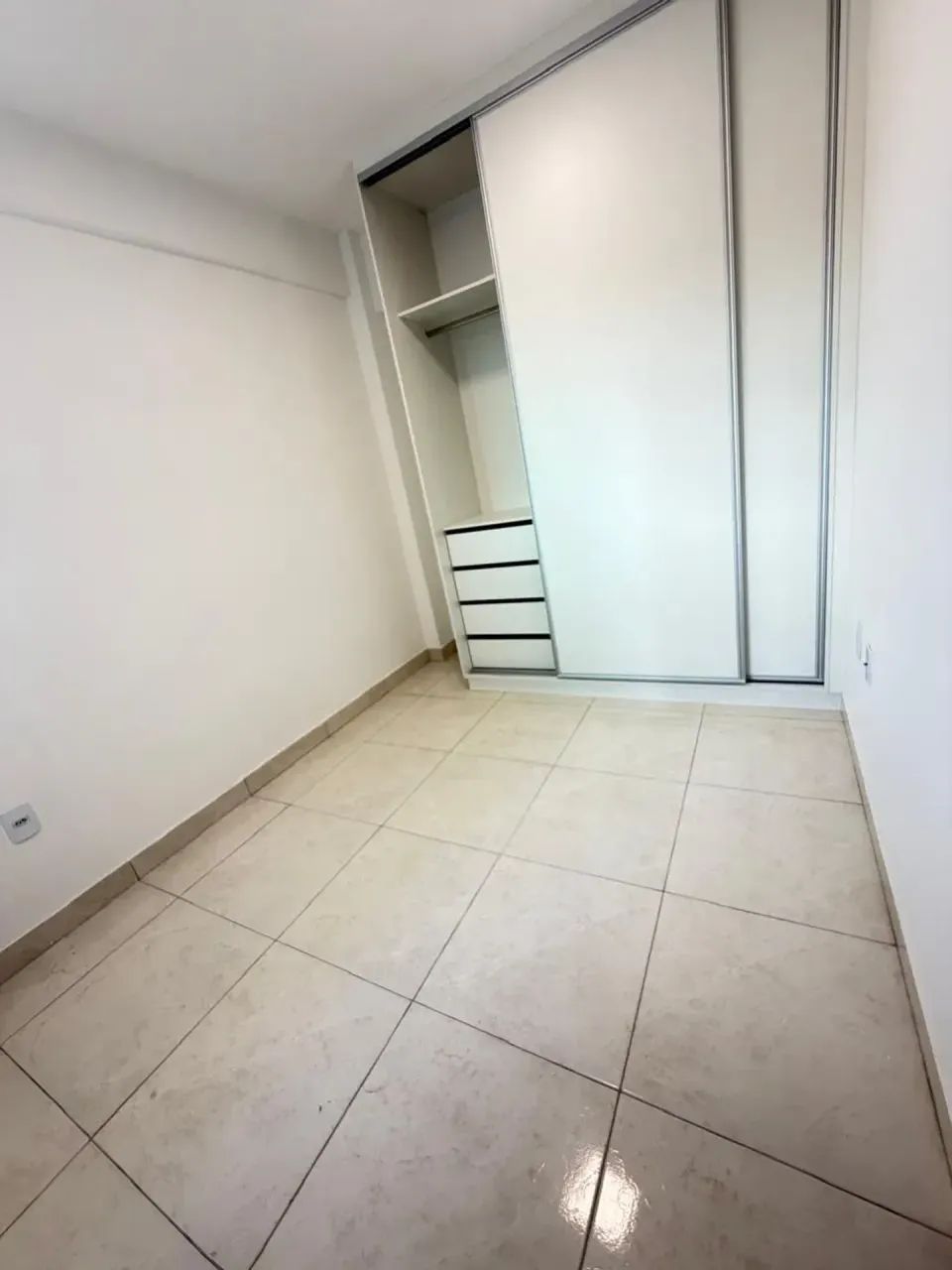 Vicente Pires 2 quartos garagem coberta armários elevador - Foto 4