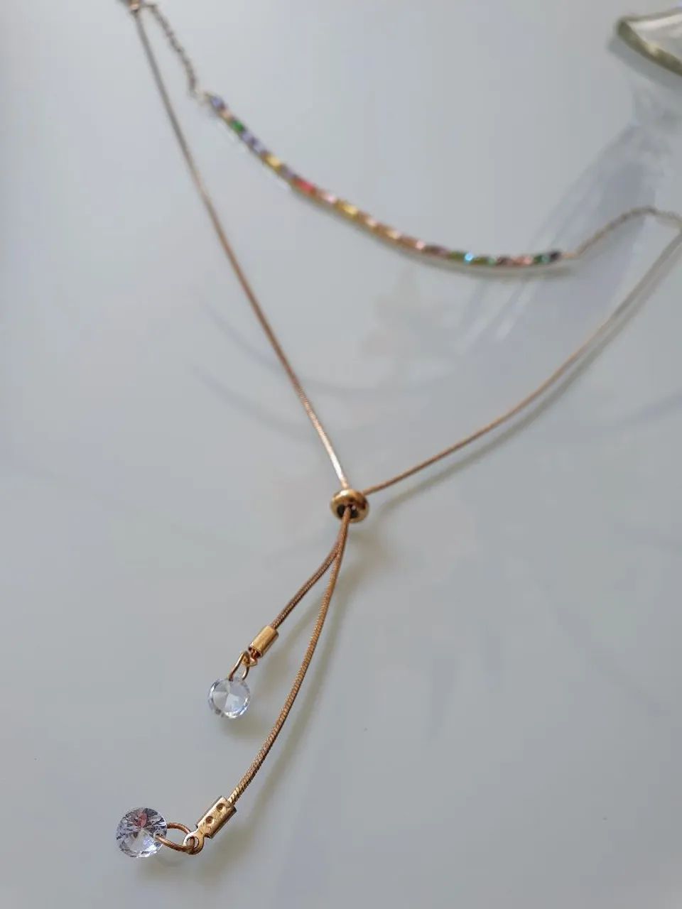 Colar Duplo Dourado com Pedras e Detalhes Delicados - Foto 3