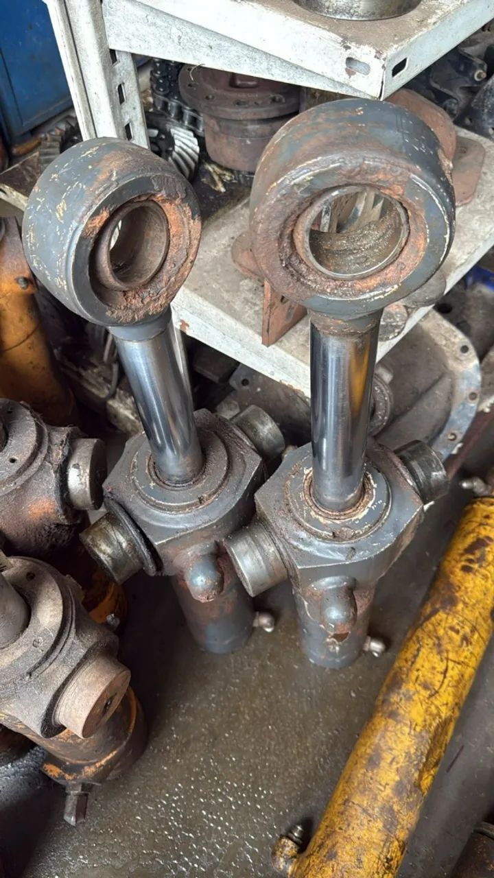 Cilindro Giro Retroescavadeira Randon Rk406B e RD p/n 219002216