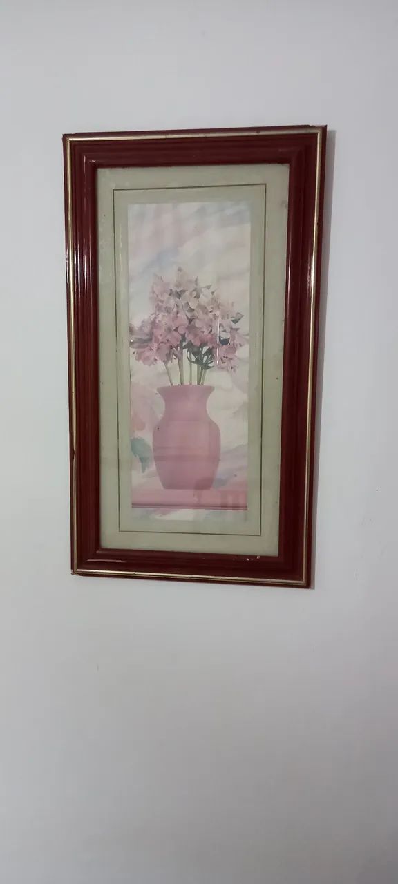 Vende-se mesa de centro  bem conservada com 3 quadros,um grande e dois pequenos, novos - Foto 4