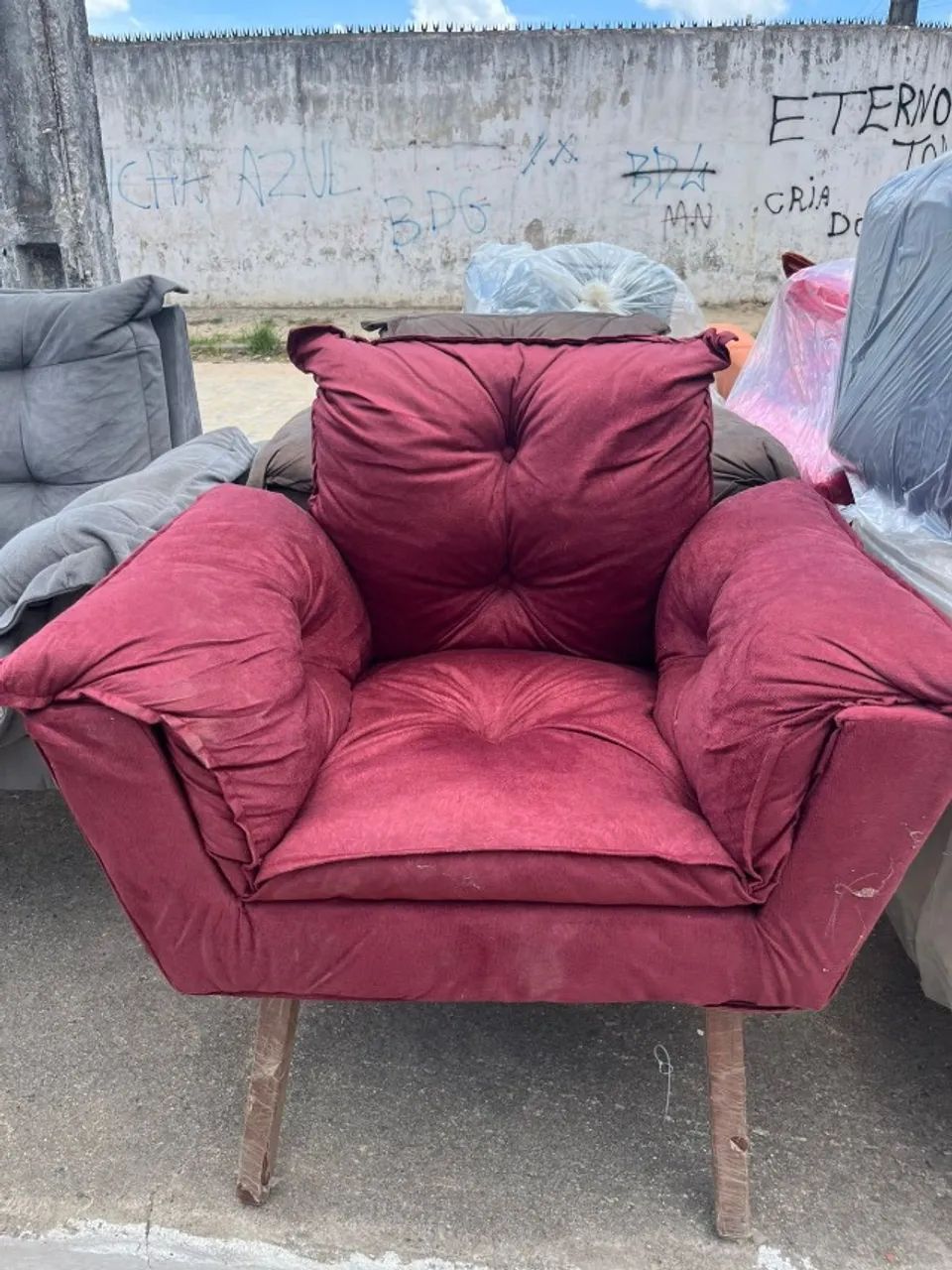 QUEIMA DE ESTOQUE DE POLTRONAS