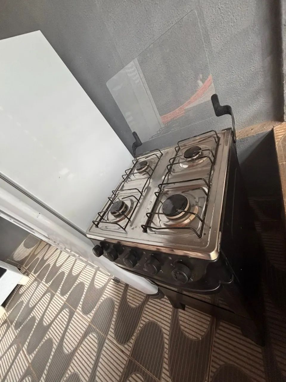 Geladeira Esmaltec + Fogão 4 bocas ( 6 meses de uso, semi-novos) entrego - Foto 2