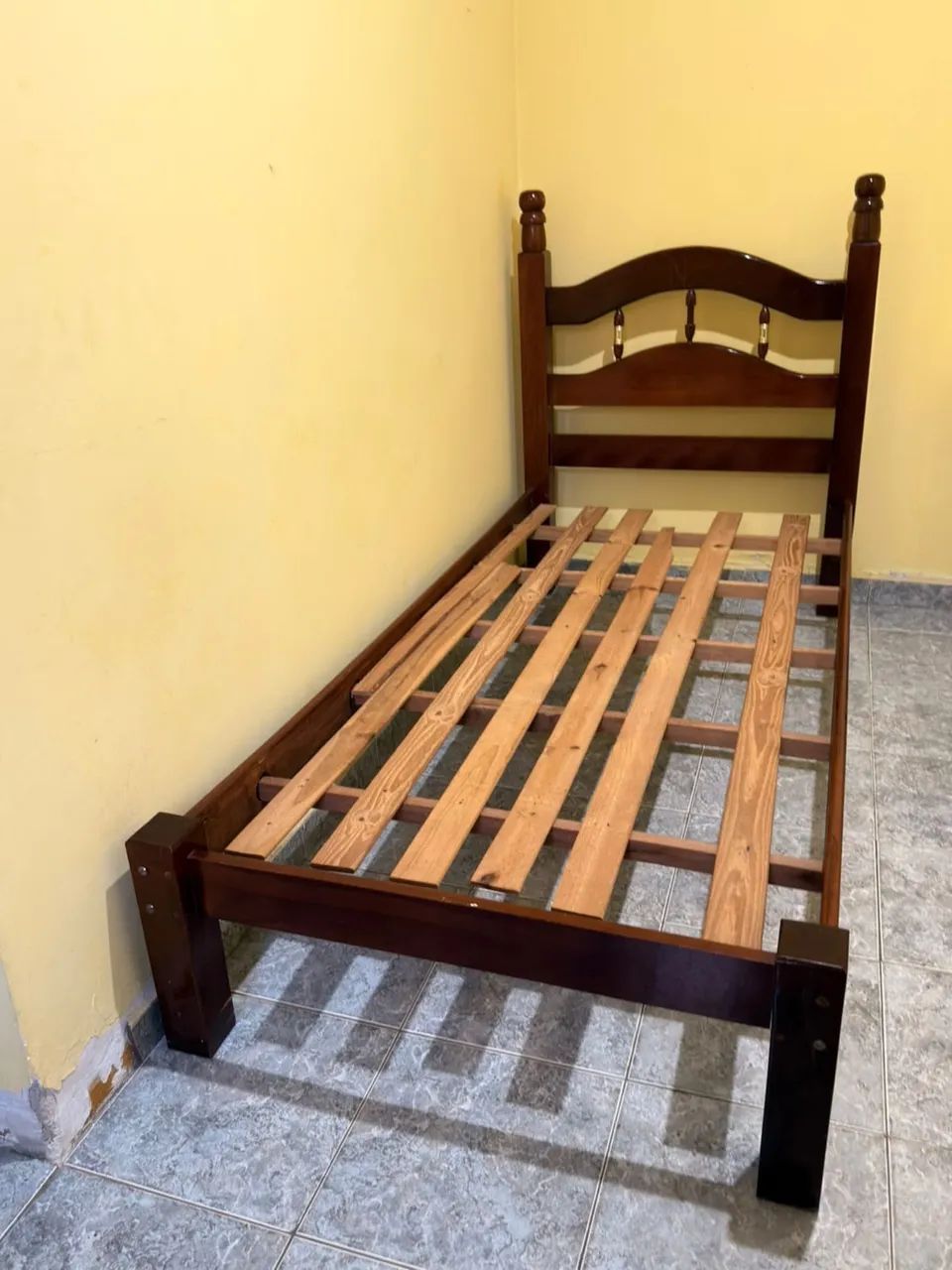 Cama de solteiro 