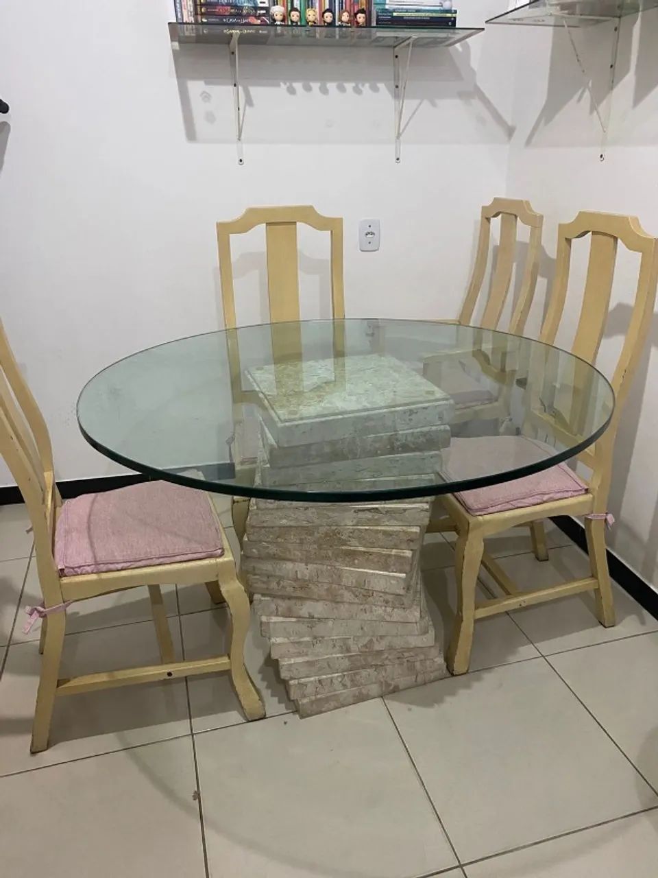 Mesa de Jantar 4 Lugares +2 cadeiras com encosto - Foto 5