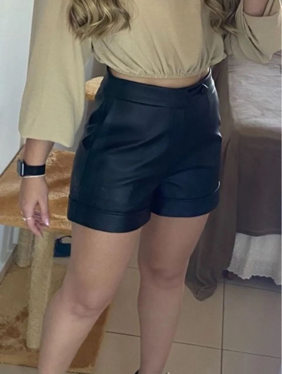 Short em couro PU fosco preto P/M