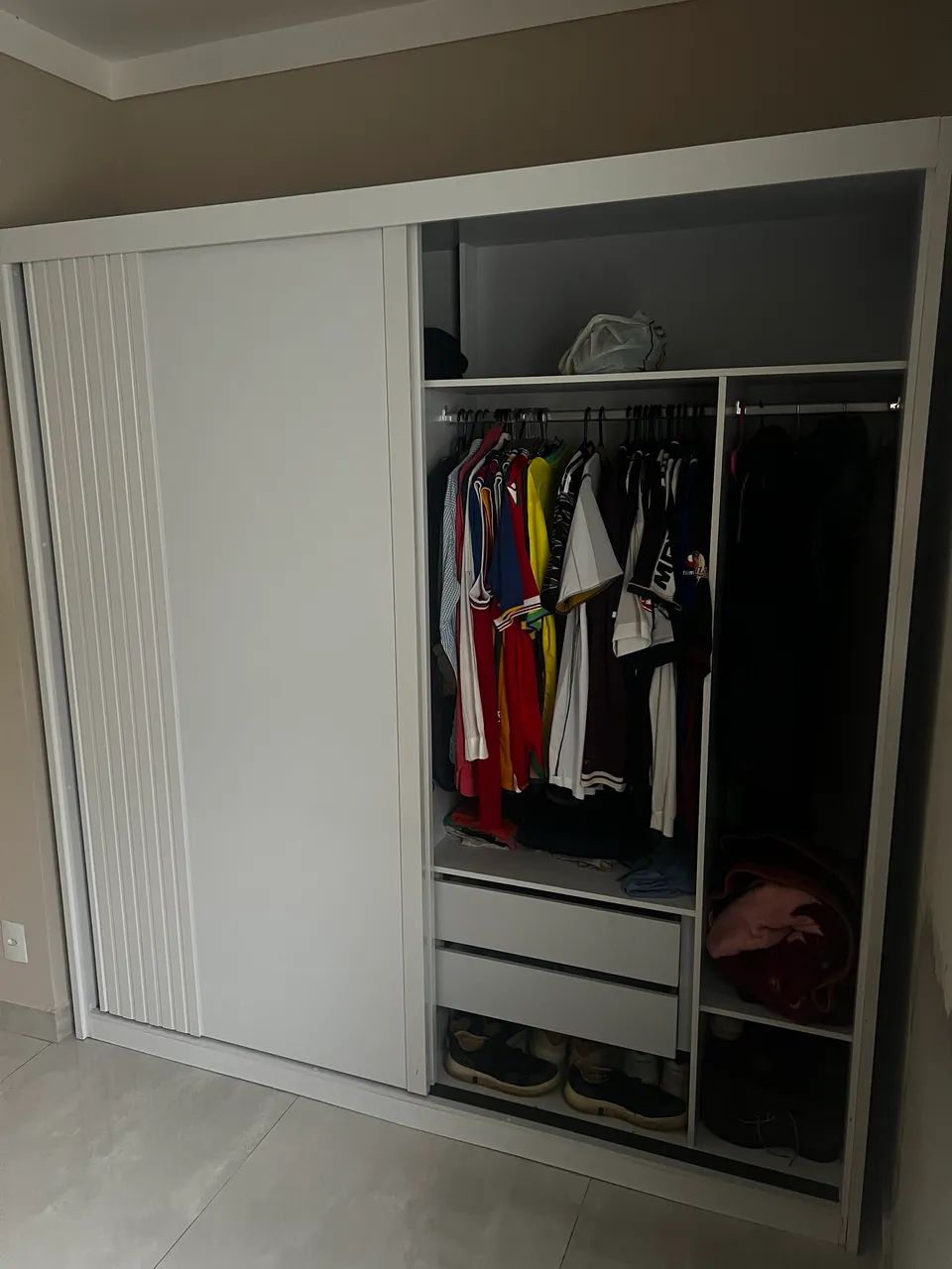 Guarda Roupas em mdf 2 portas de correr branco - Foto 2