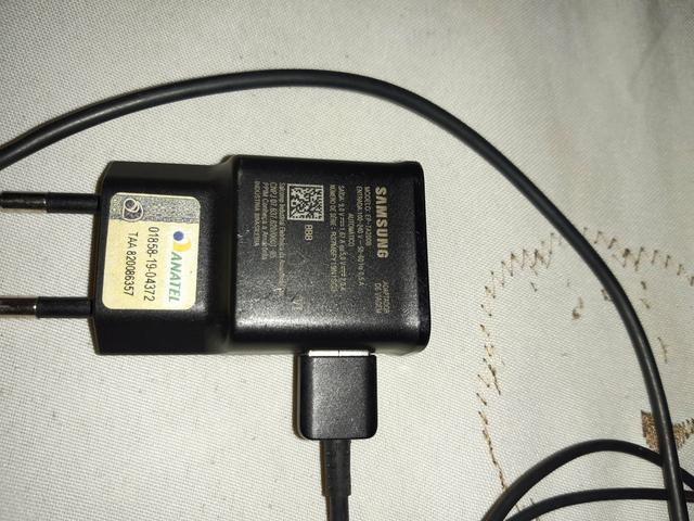 Carregador e fone de ouvido A30