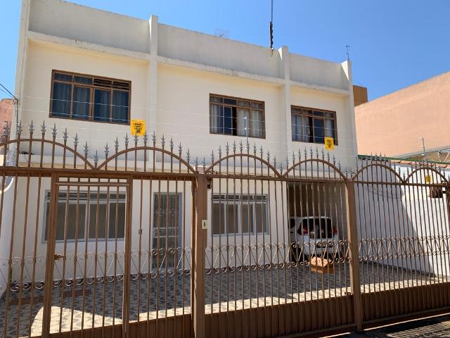 Casa térrea. Reformada. QSE 6. Rua do metrô