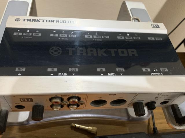 Placa de áudio interface traktor a10