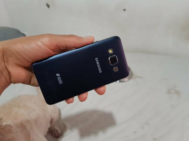 Vende-se um celular A3 super novo sem marcas de uso
