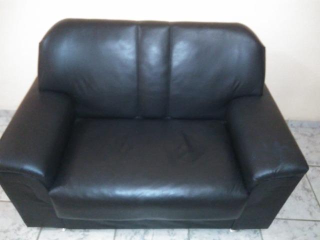Sofá de couro sintético