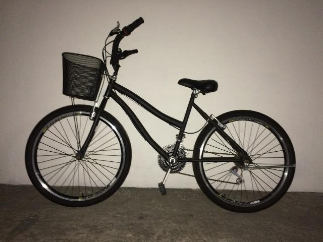 Bicicleta amazonas praiana preta fosca, com marcha, aro 26, com cesta