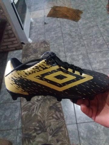 Chutera umbro zera 75 reais .80 pra entrega * - Foto 2