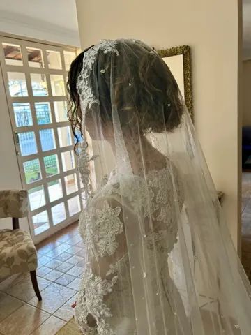 Vestido de noiva + Véu + Buquê 