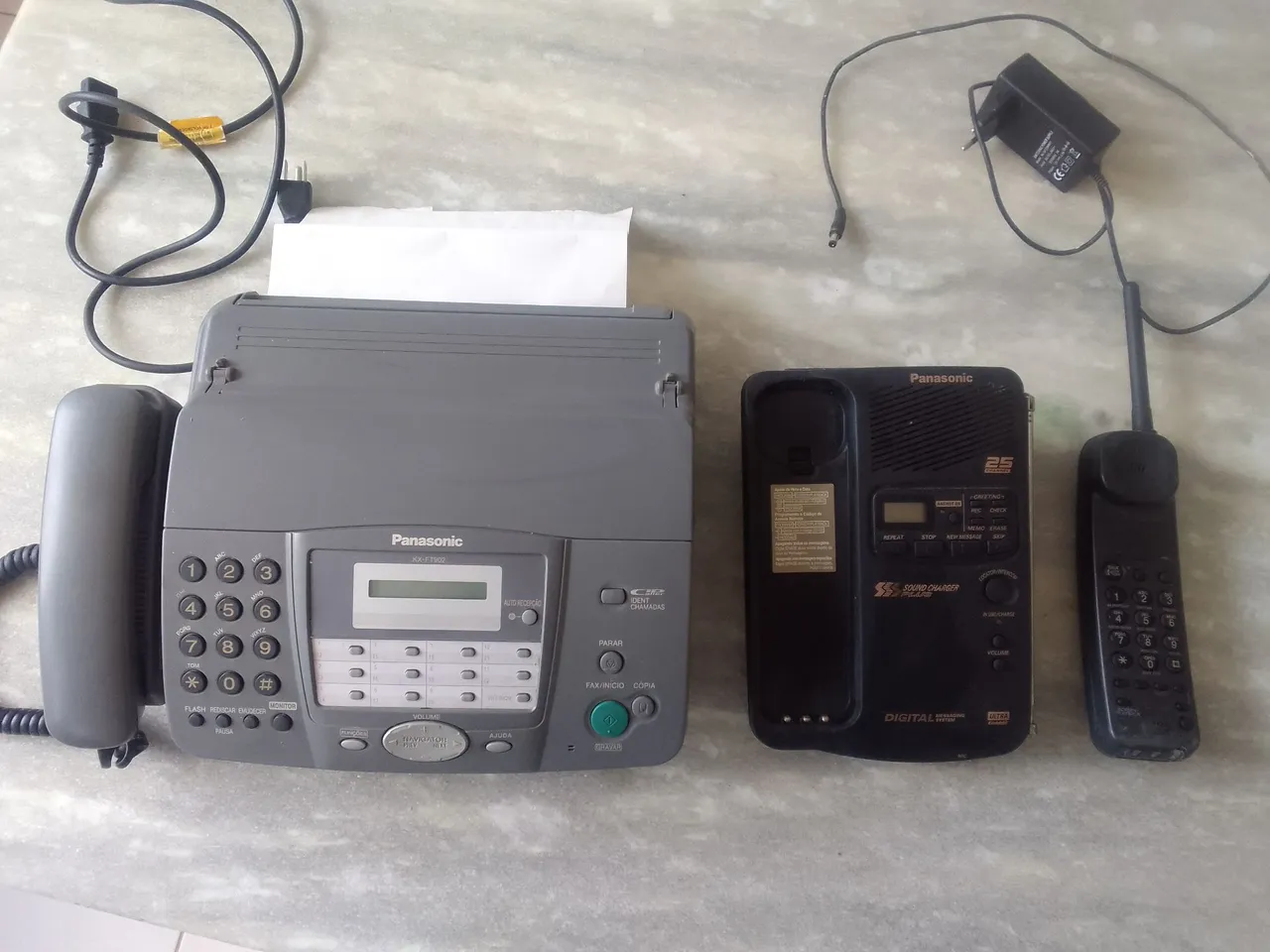 Fax e telefone.