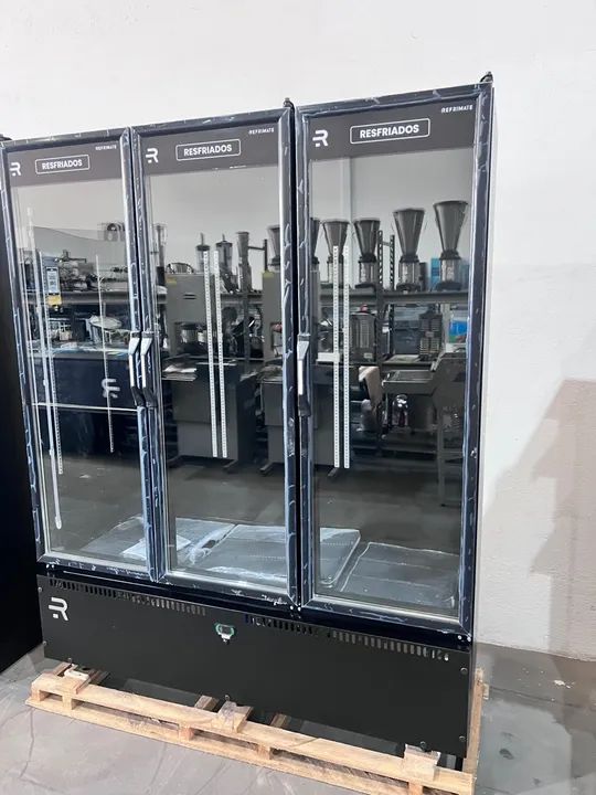 Geladeira expositora 3 portas para resfriados 0 a 7c - pronta entrega
