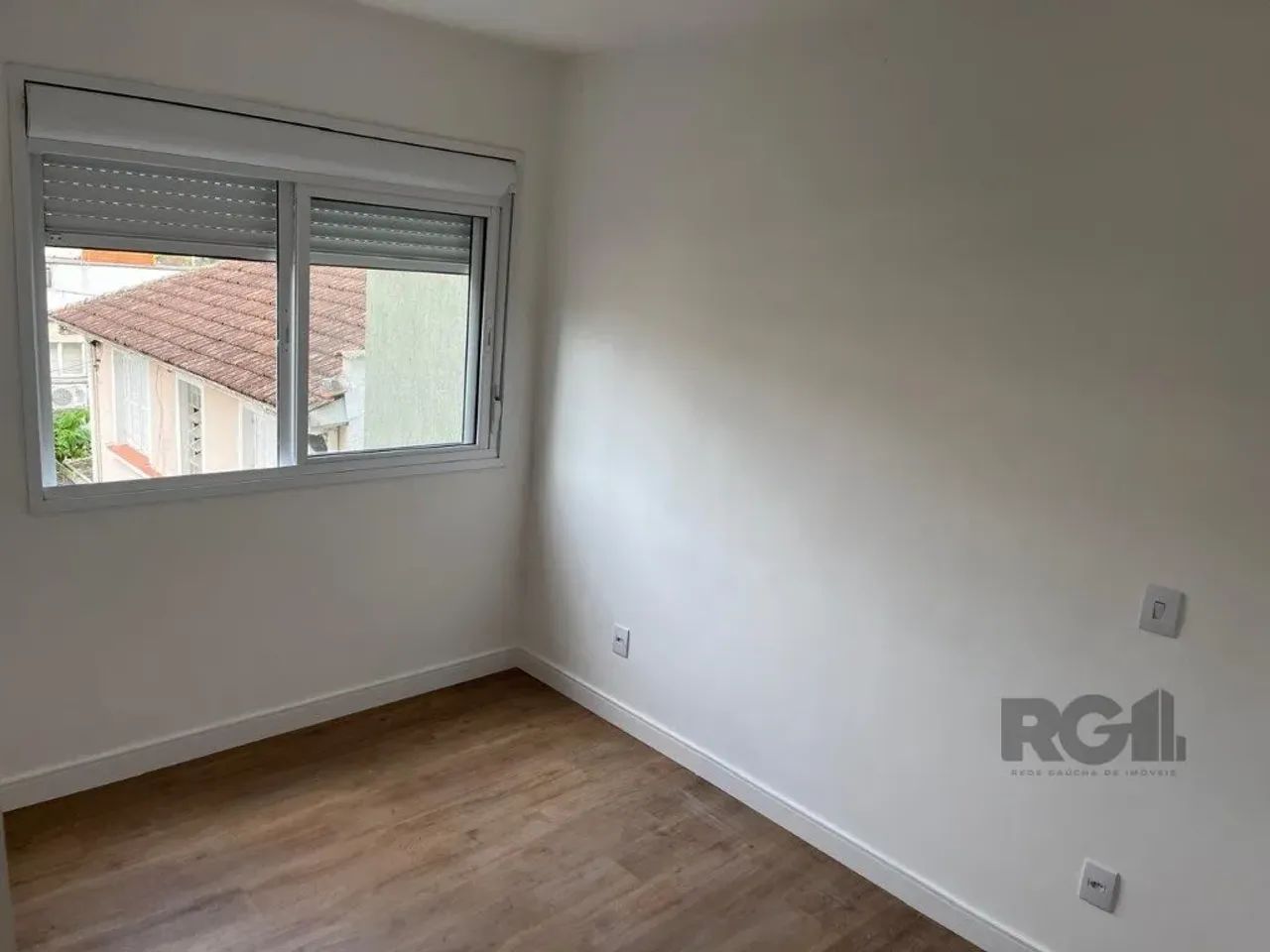 Libertas Imobiliária aluga!Ótimo apartamento no Menino Deus, de 2 dormitórios e vaga. Poss - Foto 3