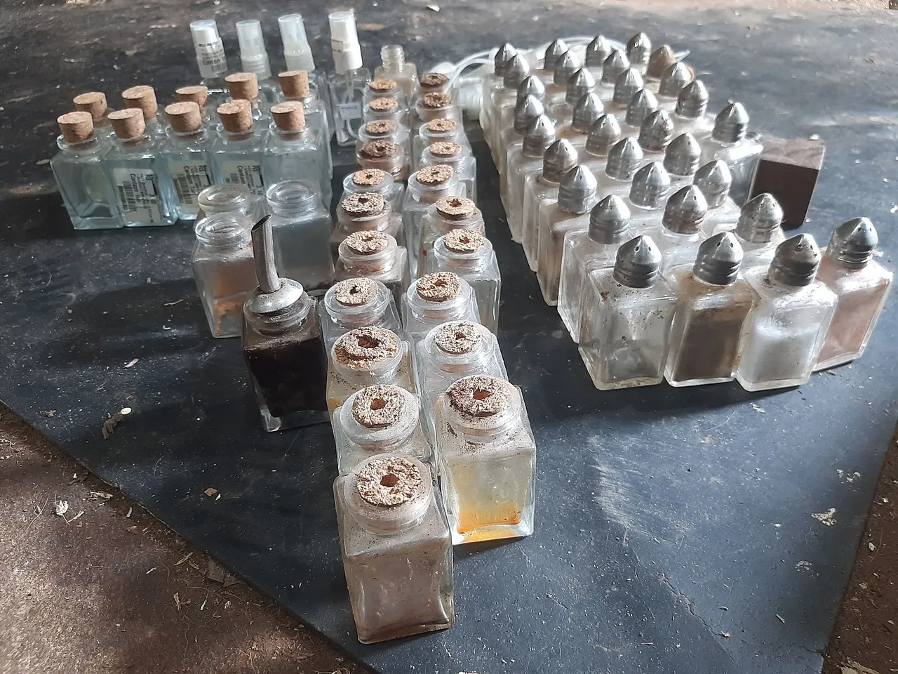Troco 1 Lote de 70 vidrinhos variados
