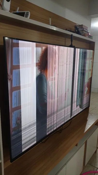 TV Philips 65" com defeito - Tela com linhas