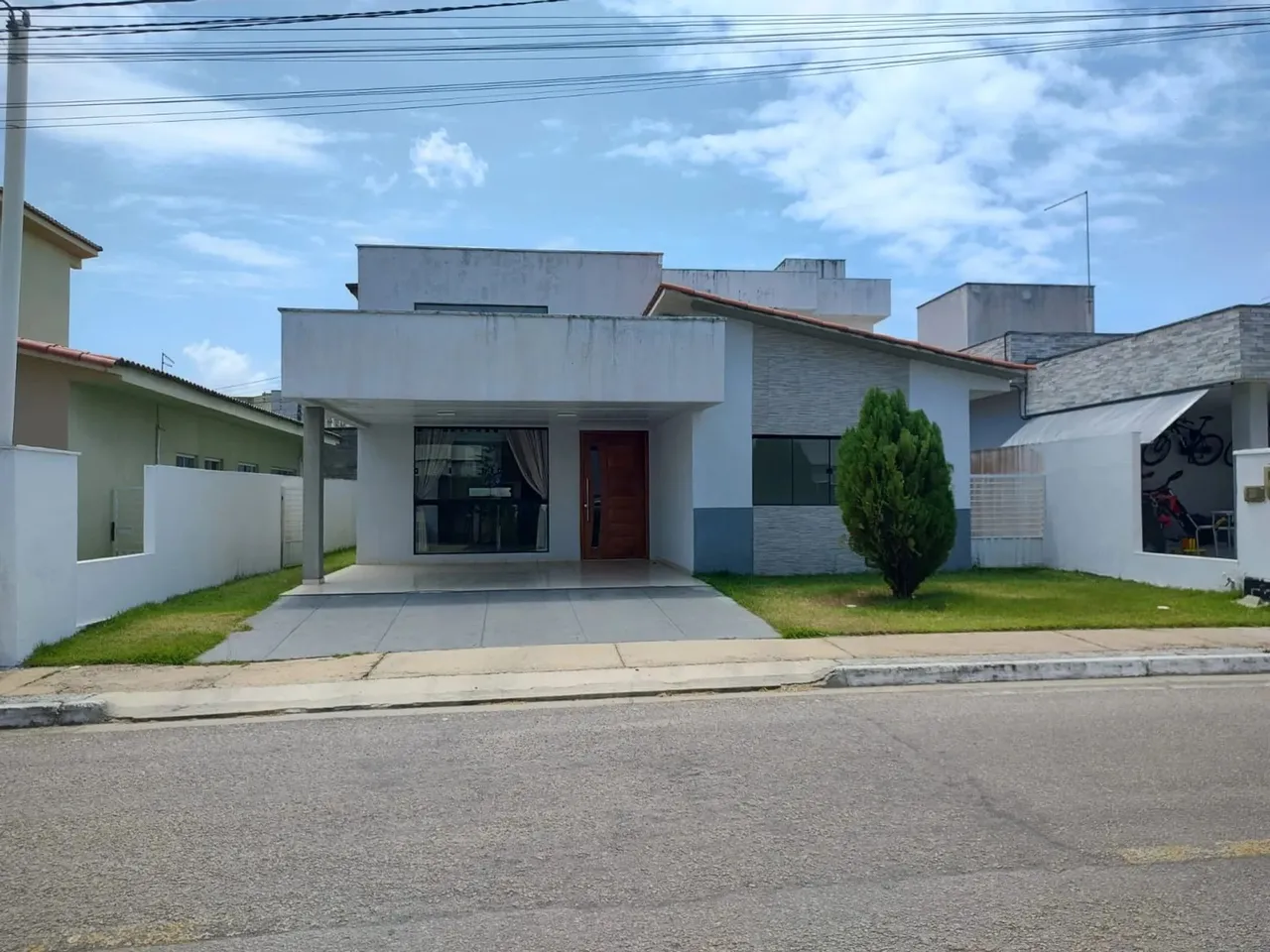ALUGA-SE Casa Térrea com 3/4 - Cond. Novo Leblon - Parque das Nações