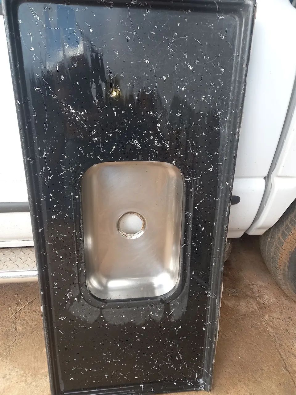 Cuba de pia em pedra preta