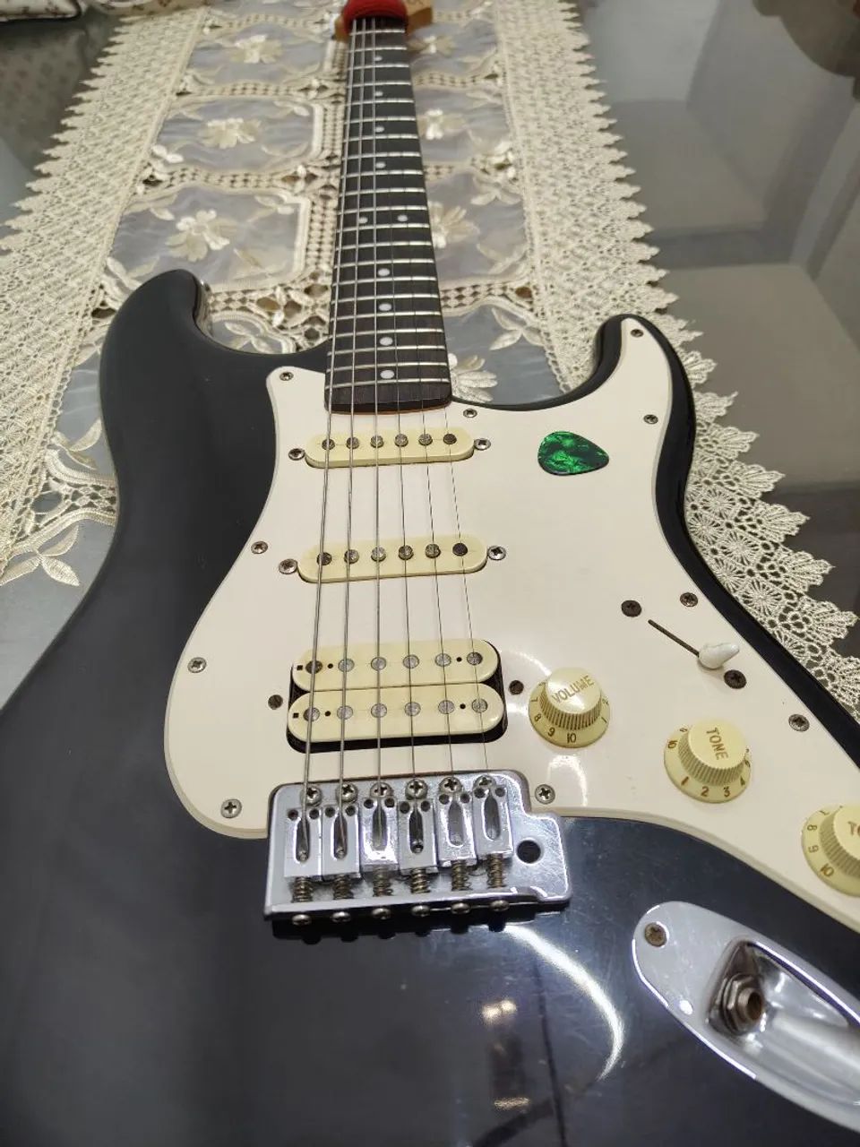 Guitarra Fender Squier Bullet start  - Foto 2