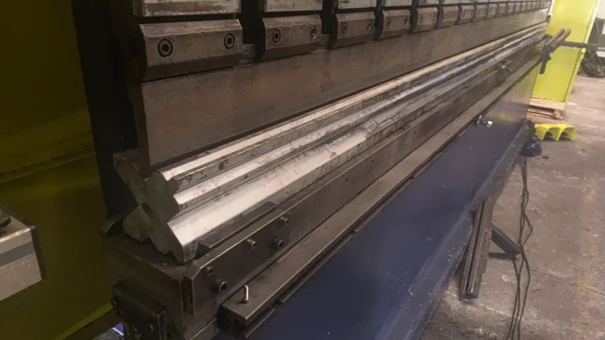 PRENSA DOBRADEIRA HIDRAULICA DURMA E40300 - Foto 4