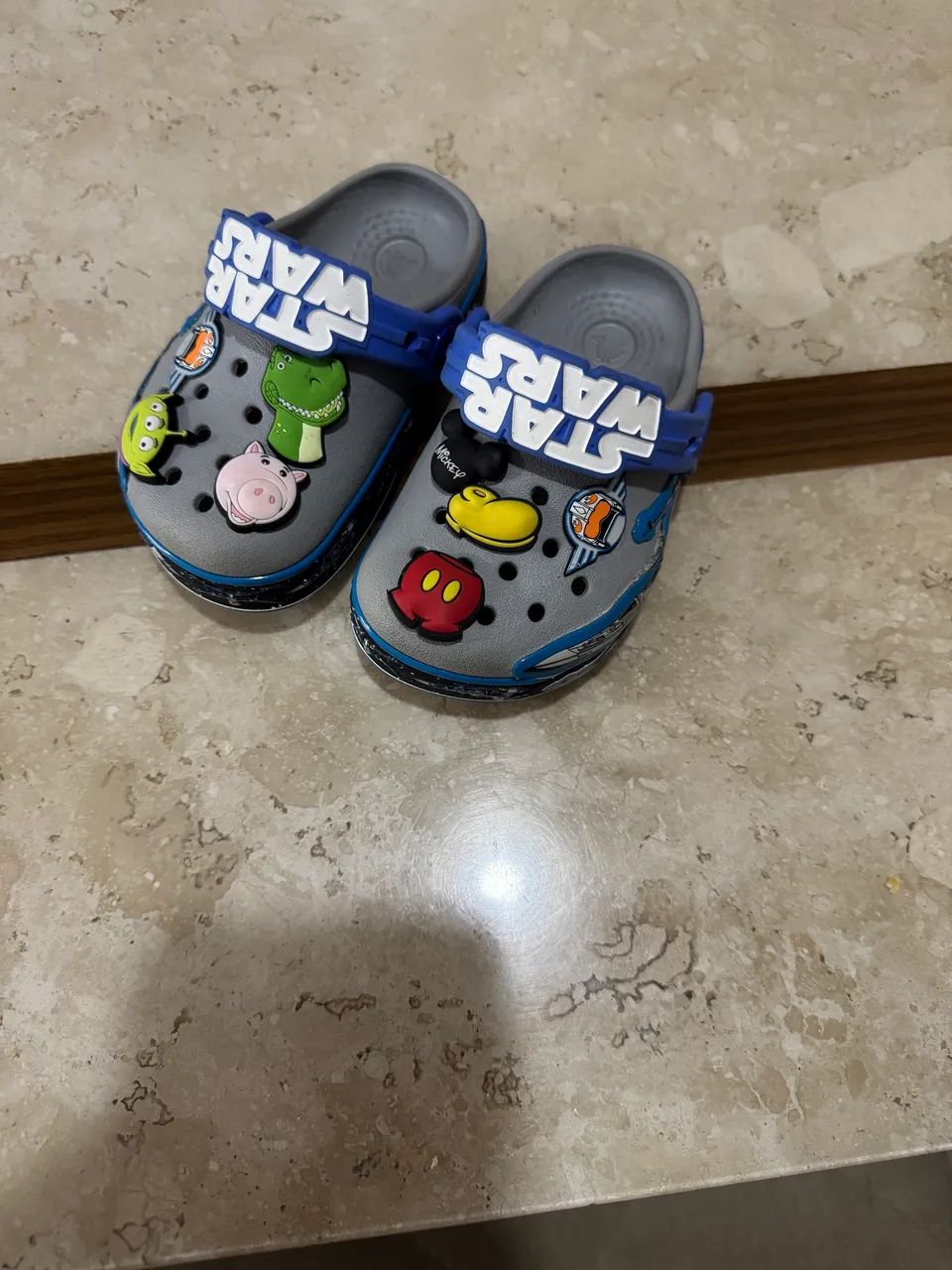 Crocs infantil tamanho 24 - Foto 3