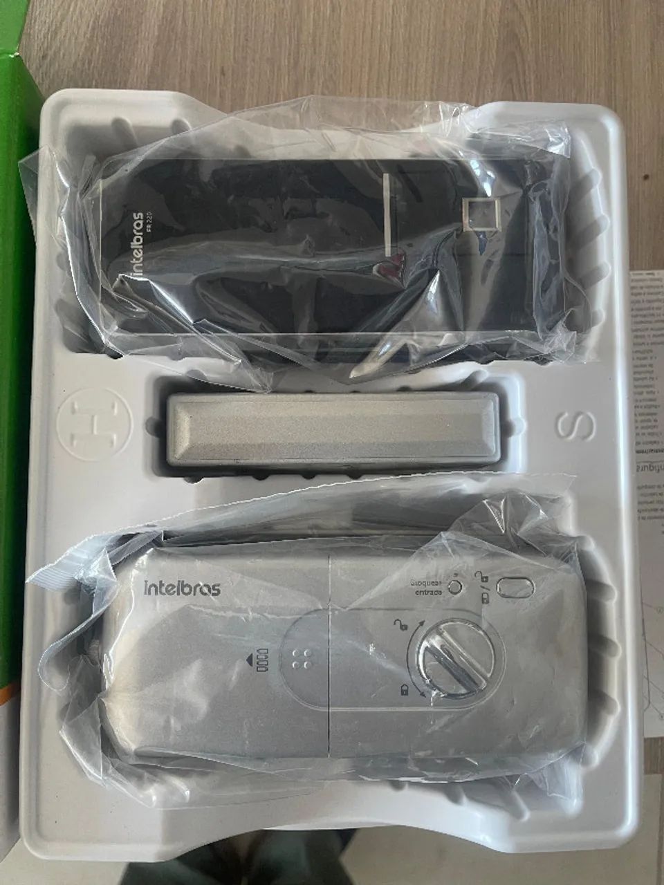 Fechadura De Sobrepor Digital E Senha Com Biometria Fr 220 Intelbras - Foto 2