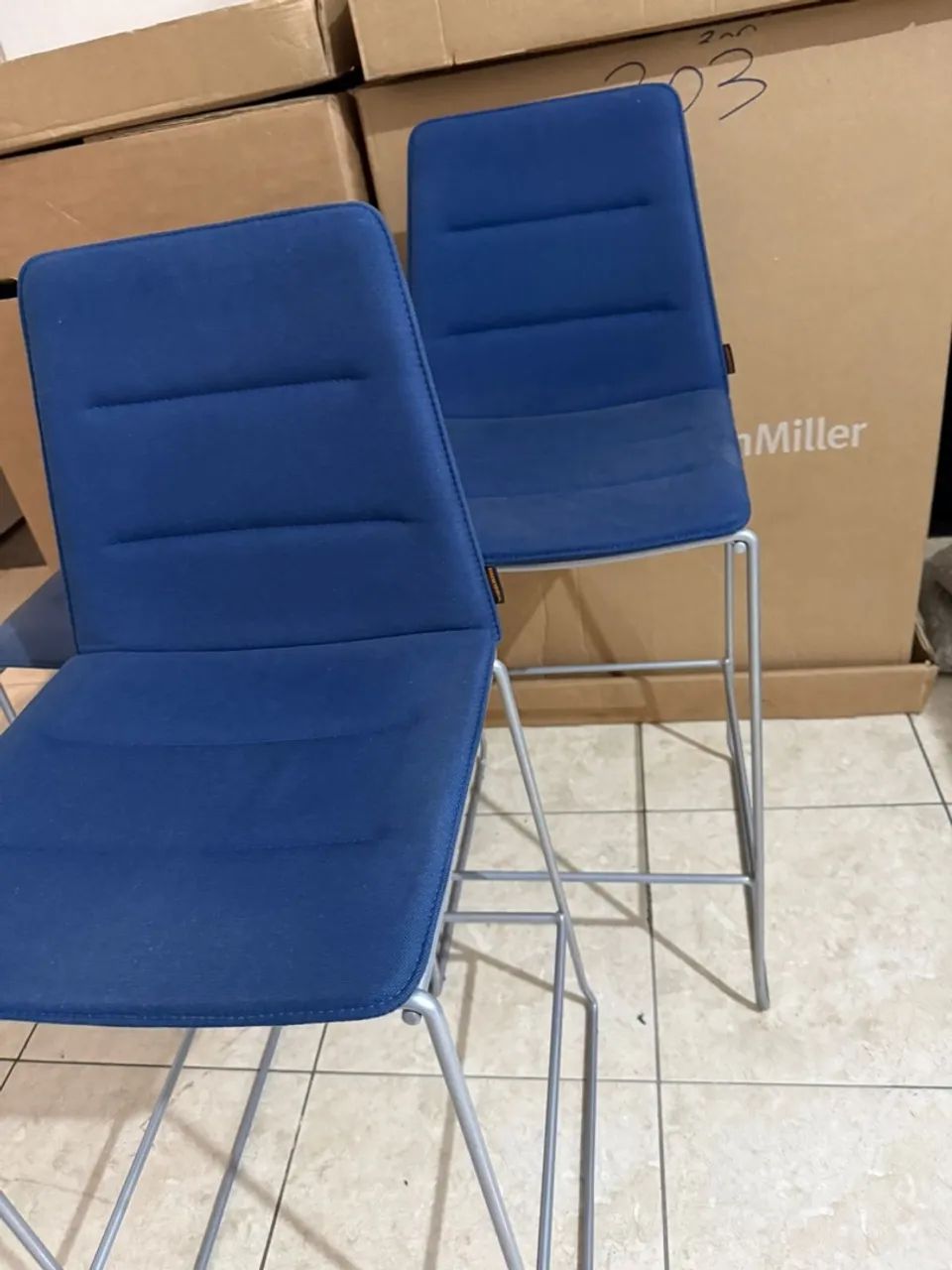 Conjunto de 3 Cadeiras de Bar em Metal com Assento Estofado Azul - Foto 3