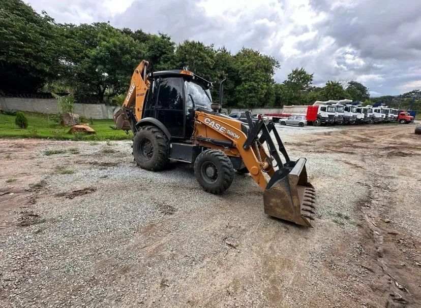 Retroescavadeira Case 580N 2024